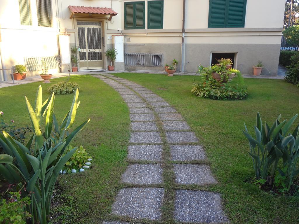 La Pineta Apartment เวียเรจโจ ภายนอก รูปภาพ
